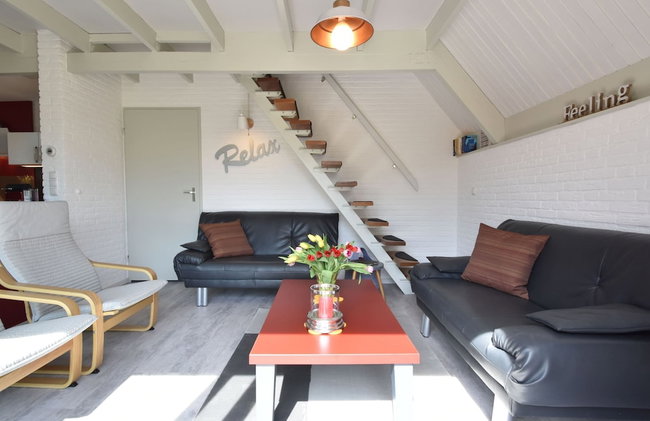 Snug Holiday Home in Herkingen with Hot Tub in Garden - Foto 7