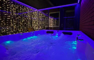 Apartament "Love Island" Jacuzzi SPA z dużą wanną z hydromasażem dla Dwojga - Foto 17