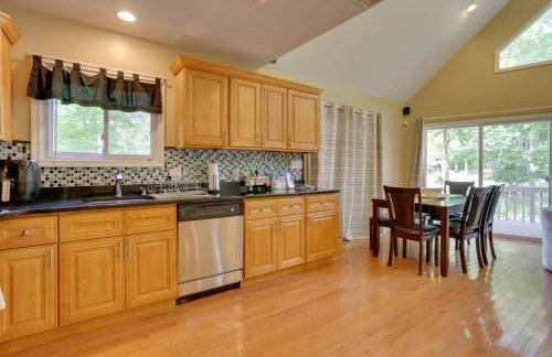 Pools, Hot Tub and More Bushkill Mountain Getaway! - Photo 10