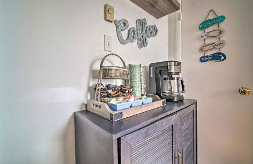 Coastal Brigantine Retreat - Walk to Beach! - Foto 5