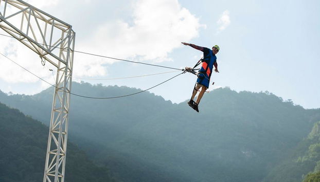 Salto pendular en el Parque Ecoturístico Cola de Caballo - Foto 4
