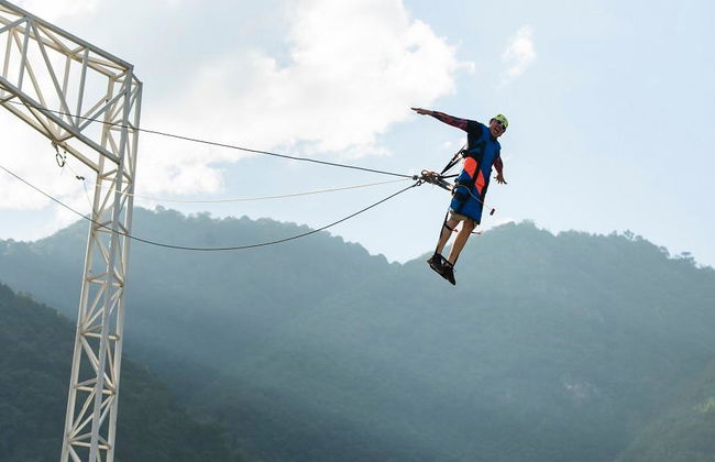 Salto pendular en el Parque Ecoturístico Cola de Caballo - Foto 4