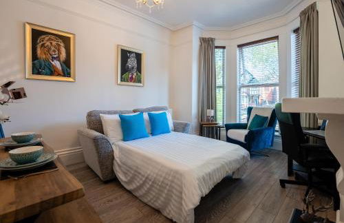 Tettenhall Lodge Gardens - Photo 5