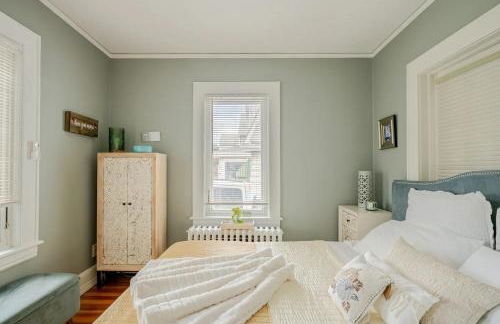 Gem by the water with firepit & all fenced backyard 2 Bedrooms - Photo 7