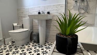 The perfect place 3 Bedroom house with garden and parking - Foto 5