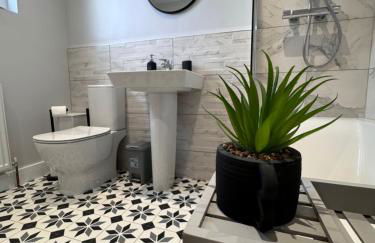 The perfect place 3 Bedroom house with garden and parking - Foto 5