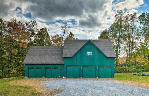Luxe Green Barn Near Skiing with Mt Equinox Views! - Foto 22