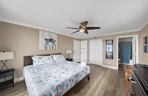 2nd Row Home Close to Beach - Foto 45