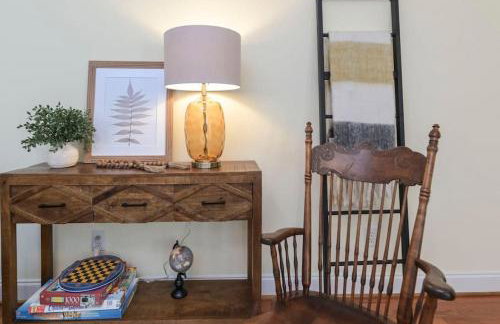 Cozy 2BR Home Near Ft Jackson - Photo 11