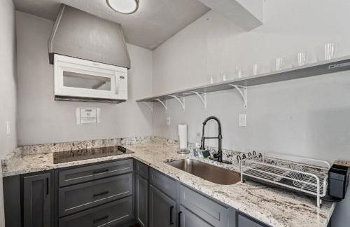 5BR Home 3 min to Paseo Arts #04 - Photo 13