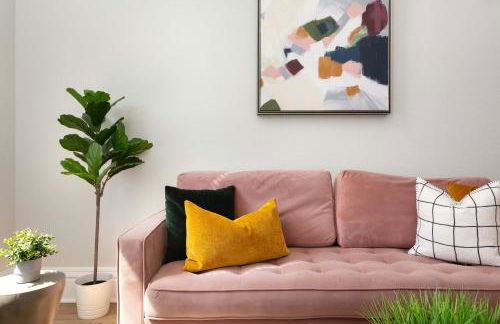 Bright 2BR Loft Sleeps 7 with Full Kitchen and Fast WiFi - Foto 18