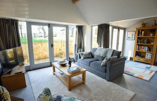 Luxury Cottage in Idyllic Cotswold Village nr Bath - Photo 5