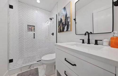 Jungle House Luxury Homes - Columbus Downtown Short North - Near Convention Center & Nationwide Arena - Sleeps up to 15 - Free Parking - Over 5,800 Five Stars - Foto 32