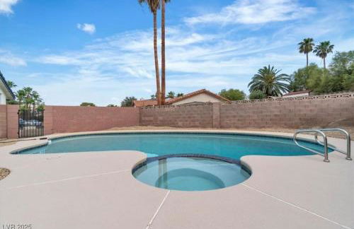 4 bedroom Luxuriously Furnished Modern Mansion With Pool, Spa, and Patio - Foto 2