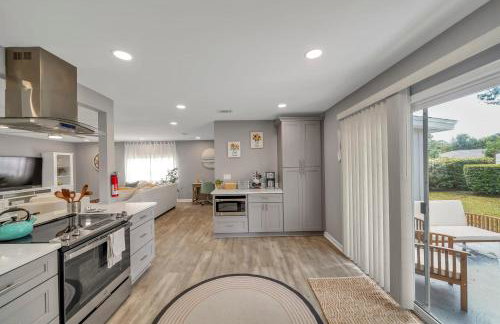 Magnolia - Family-Friendly Comforts, TVs, Grill & Just Steps to the Beach! - Foto 17