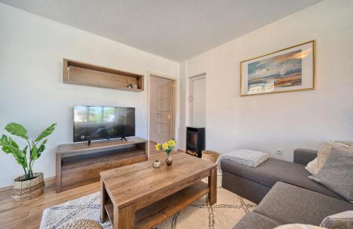 Romantic retreat private jacuzzi and mountain views Split area - Photo 17