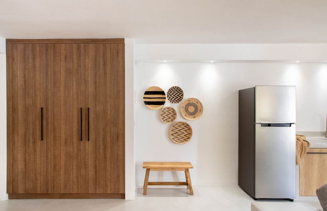 Pebble Luxury Suite by the Sea - Photo 2