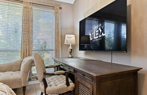 Modern 4BR Home w WiFi by Dell Diamond - Photo 25