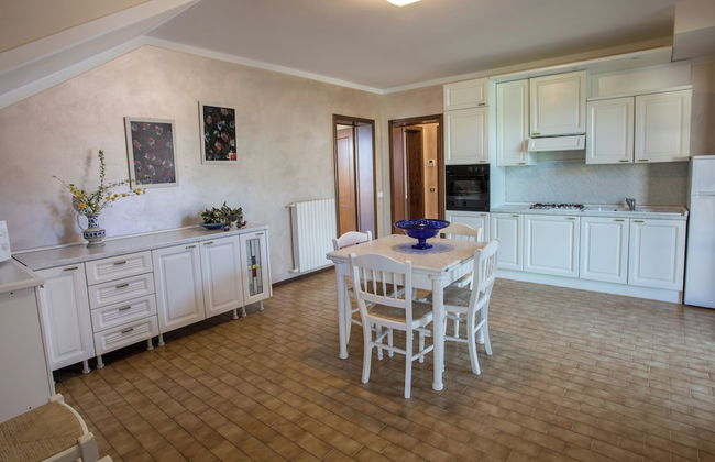 Spacious Villa Over two Floors, Amazing View and Private Garden for 9 Guests - Photo 26