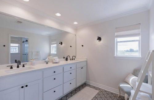 Colorado river access, game room & swimming pool - Photo 50