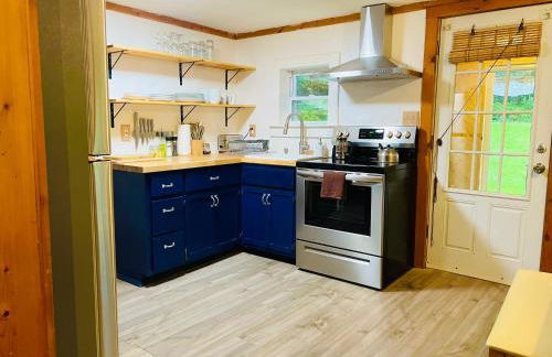 Cozy Cottage with Jacuzzi, Sauna, Fire Pit and Reading Nook! - Foto 30