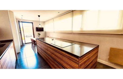 Lovely penthouse condo with pool - Photo 5