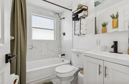 Elegant Largo Retreat, Sleeps 8, 10 Mins to Beach - Foto 41