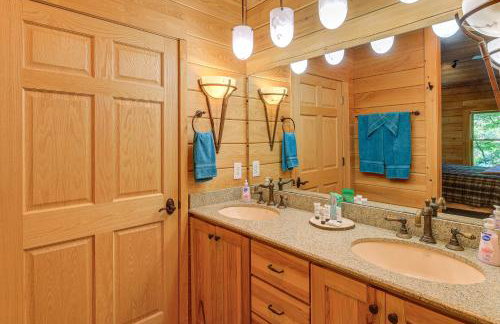 Luxe Mountain Escape with Hot Tub and Gym Near Boone! - Foto 16