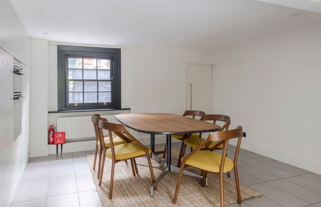 Stylish Georgian Townhouse w Sun Terrace Garden - Photo 14