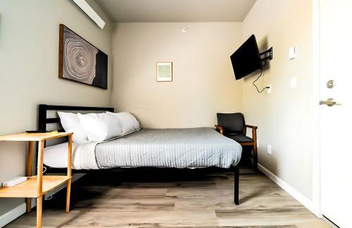 Cozy Micro Suite Unit 9 Sleeps 2 Minutes to Downtown - Foto 1