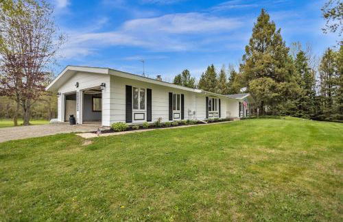 Serene Riverside Retreat home - Foto 1