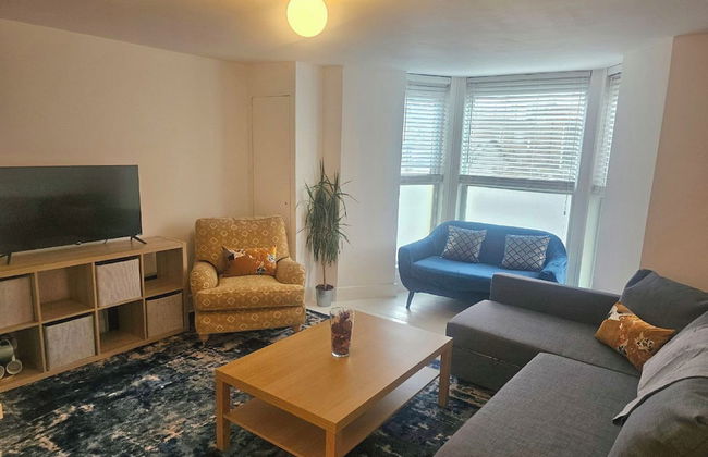 Seaside Haven Coastal Comfort 200m from the Beach - Foto 1