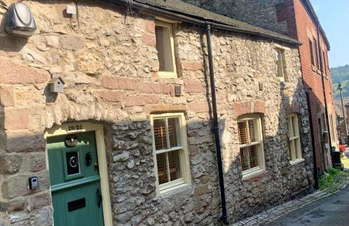 Fryers Cottage Wirksworth, a traditional yet stylish 2-bedroom Peak District cottage - Foto 1
