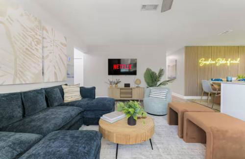 New listing~10 min to beach~Back yard fun~Pool - Foto 49