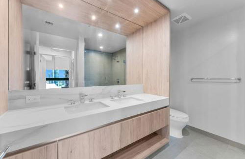 Chic Downtown Miami 2BR City Views Rooftop Pool - Foto 38