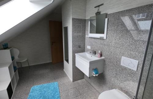 Moderne Ferienwohnung in Durmersheim 2 Zi, Nähe Rhein und Messe KA - Foto 5