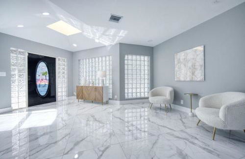 Riverbend Yacht Retreat Waterfront Villa with Pool - Foto 23