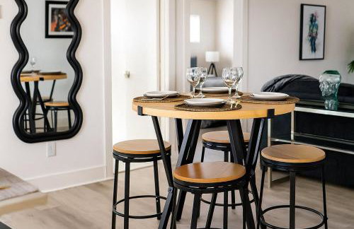 Stylish Downtown Apt - Workspace - Games - Parking - Foto 9