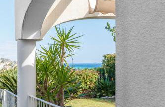 Bright villa with salt water pool - Photo 35