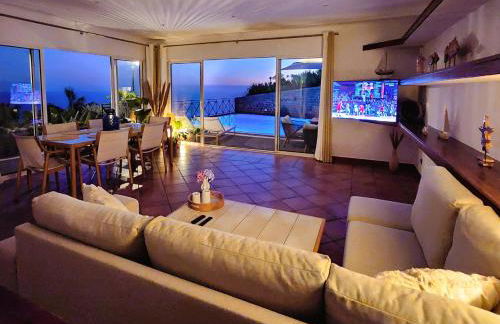 Villa Ocean Wave Calheta - Oversized Pool & Stunning Ocean Views - Photo 10