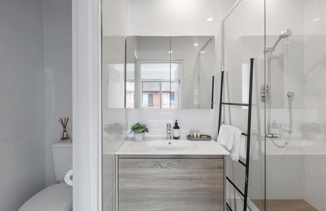 Heart of Ormond Apartment by Ready Set Host - Photo 17