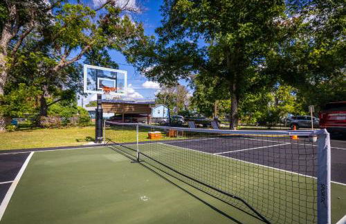 Waterfront Pickleball Court Wurstfest Stay - Foto 31