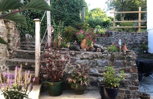 Courtyard Cottage - Photo 20