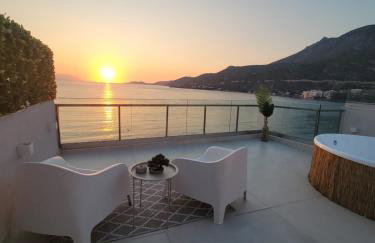 Stylish Rooftop Retreat with Hot Tub with Loutraki Beach - Foto 20