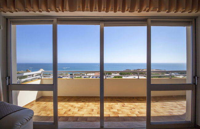 B43 - Spotless Seaview Apartment - Photo 14