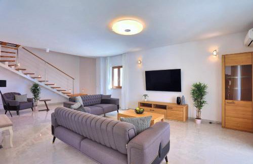 Villa Flora with a 53 sqm private pool with Cinema room with projector and 4 en-suite bedrooms - Foto 15