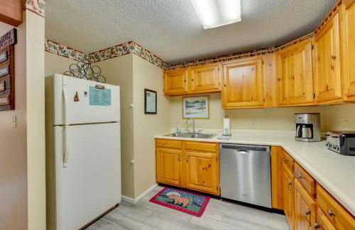 Spacious Bartlett Condo with Balconies and Pool! - Photo 9