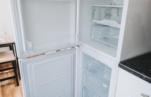 Modern & comfortable 4 bed house - Photo 41