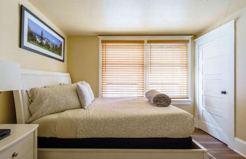 Stay Portland - Heart of Portland! Newly Remodeled, 99 Walk Score - Photo 9