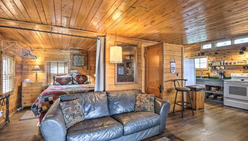 Lake Livin Cozy Cabin with Dock, Bar, 2 Kayaks - Foto 3